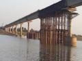 गुजरातला जोडणा:या पुलाचे काम रखडले - Marathi News | Connecting to Gujarat: The work of this bridge has been stalled | Latest nandurbar News at Lokmat.com