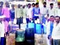 ग्रामस्थांचा दारू अड्ड्यावर हल्लाबोल - Marathi News | The villagers attack the liquor | Latest nashik News at Lokmat.com