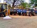 सहा ट्रॅक्टर, जेसीबी ठाण्यात जमा - Marathi News | Six tractors, deposited in JCB Thane | Latest bhandara News at Lokmat.com