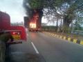 अपघातात 25 नवीन दुचाकी जळून खाक, कोटींचे नुकसान - Marathi News | 25 new bikes burnt in the accident, loss of crores | Latest satara News at Lokmat.com