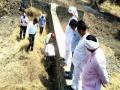 शेतक:यांविनाच शेततळ्यांसह नाल्यांची जलसंधारण मंत्र्यांकडून पाहणी - Marathi News | Survey by the water conservation ministers of the rivers along with the farmers without the farmers | Latest jalgaon News at Lokmat.com