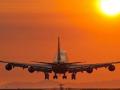 पुण्यात टायर फुटल्याने धावपट्टीवरून घसरले विमान - Marathi News | Aircraft dropped from the runway due to tire blaze in Pune | Latest maharashtra News at Lokmat.com