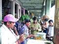फेरीवाल्यांकडून हप्ते वसुली - Marathi News | Recoveries by hawkers | Latest maharashtra News at Lokmat.com