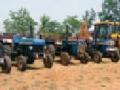 पाच ट्रॅक्टर, एक जेसीबी जप्त - Marathi News | Five tractors, one JCB seized | Latest gondia News at Lokmat.com