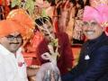 लग्नसमारंभात रोपटे वाटप करून दिला ‘पर्यावरण बचाव’चा संदेश - Marathi News | Sapling distributed by the sapling during the wedding ceremony | Latest buldhana News at Lokmat.com