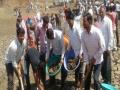लोकसहभागातून घटबारी धरण बांधण्यास प्रारंभ - Marathi News | Start of construction of dam dam by people's participation | Latest dhule News at Lokmat.com