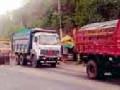 अर्धा तासात दोनशेच्यावर ट्रकमधून रेतीची वाहतूक - Marathi News | Sandy transportation from trucks at two hundred in half an hour | Latest bhandara News at Lokmat.com