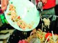 लग्नसोहळ्यात होतेय अन्नाची नासाडी - Marathi News | Due to wedding, there is a loss of food | Latest pune News at Lokmat.com