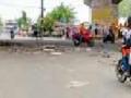 वेतनाकरिता टाकला रस्त्यावर कचरा - Marathi News | Garbage on the road marked for wages | Latest vardha News at Lokmat.com