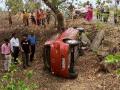 ताडोबा सफारीवर जाताना कार उलटली - Marathi News | The car came down on Tadoba Safari | Latest maharashtra News at Lokmat.com