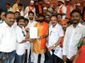 लेखी आश्वासनानंतर मराठा समाजाची उपोषणाला स्थगिती - Marathi News | Postponement of the Maratha fasting fast after written assurances | Latest maharashtra News at Lokmat.com
