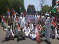 पारोळा येथे काँग्रेसतर्फे रास्ता रोको आंदोलन - Marathi News | Stop the movement by Congress at Parola | Latest jalgaon News at Lokmat.com