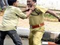 वरळी, सांताक्रूझमध्ये पोलिसांवर हल्ला - Marathi News | Police attack in Worli, Santa Cruz | Latest maharashtra News at Lokmat.com