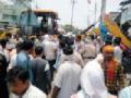 तिसऱ्या दिवशीही अतिक्रमण हटाव - Marathi News | On the third day, remove encroachment | Latest vardha News at Lokmat.com