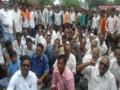 शेतक:यांचा धानोरा येथे रास्तारोको - Marathi News | Farmers: Rastaroko at Dhanora | Latest jalgaon News at Lokmat.com