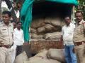 हिंगोली: चिंचोली फाट्याजवळ ५ लाखांचा गुटखा जप्त - Marathi News | Hingoli: Gurkha's worth 5 lakhs seized near Chincholi dug | Latest maharashtra News at Lokmat.com