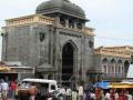 तुळजाभवानीच्या मंदिरात पुजाऱ्याकडून भाविकाला मारहाण - Marathi News | The devotee kills the devotee in the temple of Tulja | Latest maharashtra News at Lokmat.com