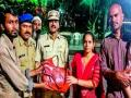 रिक्षाचालकाच्या नेकीमुळे भारावले कुटुंब - Marathi News | Family loaded by the good luck of the autorickshaw driver | Latest maharashtra News at Lokmat.com