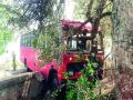 चालकाचे नियंत्रण सुटल्याने बसचा अपघात; १५ प्रवासी जखमी - Marathi News | Bus accident due to control of driver; 15 passengers injured | Latest buldhana News at Lokmat.com
