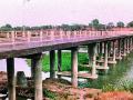 जिल्ह्यात सहा पुलांवरून अवजड वाहनांना ‘नो एण्ट्री’ - Marathi News | 'No Entry' to six vehicles from six bridges in the district | Latest nashik News at Lokmat.com