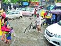 सराफ बाजार पाण्याखाली ! - Marathi News | Saraf market is under water! | Latest nashik News at Lokmat.com