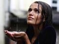 पावसात केस मोकळे सोडून फिरताय? -सांभाळा.. - Marathi News | Wear leaving the hair in the rain? -Shebhal .. | Latest fashion News at Lokmat.com