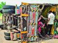 अपघातात ४३ वारकरी जखमी - Marathi News | 43 Warkaris injured in accident | Latest pune News at Lokmat.com