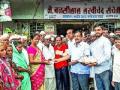 पुणेकरांनी केली वारकऱ्यांची सेवा - Marathi News | Puneites have served the Warkaris | Latest pune News at Lokmat.com