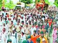 वारकरी रमले पिठलं-भाकरीच्या पाहुणचारात - Marathi News | Warkari ramale pitha-bhakatra at the hospital | Latest pune News at Lokmat.com