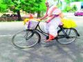 ‘सुपर आजी’ ची सायकलने भारत भ्रमंती - Marathi News | Bharat delirium by cycling 'super grandmother' | Latest buldhana News at Lokmat.com