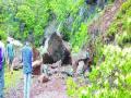 दरड कोसळल्याने महाड-भोर वाहतूक ठप्प - Marathi News | Due to the collapse, the traffic jam | Latest navi-mumbai News at Lokmat.com