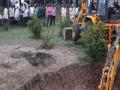 VIDEO : साताऱ्यात बोअरवेलमध्ये पडला मुलगा - Marathi News | VIDEO: Boy falling in the borewell in Satara | Latest maharashtra News at Lokmat.com