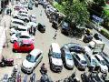 बेशिस्त पार्किंगचा शहरवासीयांना ताप - Marathi News | Unaccompanied parking for city dwellers | Latest navi-mumbai News at Lokmat.com