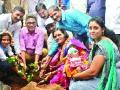 मुलीच्या जन्माचे स्वागत धुमधडाक्यात..! - Marathi News | Girl's birth reception welcome! | Latest kolhapur News at Lokmat.com