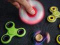 तरुणाईला लागले ‘फिजेट स्पिनर’चे वेड - Marathi News | Young's crazy spinner's craze started | Latest maharashtra News at Lokmat.com