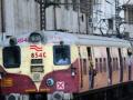रुळाखालील खडी वाहून गेल्यानं हार्बर रेल्वे ठप्प - Marathi News | Harbor Rail jam is carrying the underground tunnels | Latest maharashtra News at Lokmat.com