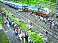 लोकल वाहतुकीची घसरगुंडी - Marathi News | Local transport slump | Latest maharashtra News at Lokmat.com