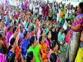 हक्कासाठी महिला रस्त्यावर - Marathi News | Woman on the road to the right | Latest pimpri-chinchwad News at Lokmat.com