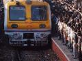 मध्य रेल्वेची आठवड्याची सुरुवात लेटमार्कने - Marathi News | Central Railway Week begins with Latkanki | Latest maharashtra News at Lokmat.com