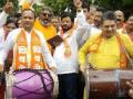 शिवसेना खासदाराने शासनाविरोधात बडविला ढोल - Marathi News | Shiv Sena MP Badlya Dhol against the government | Latest maharashtra News at Lokmat.com