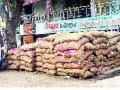 पावसाअभावी बटाटा बियाण्याला ‘टाटा’ - Marathi News | Potato seed gets 'Tata' due to lack of rain | Latest sangli News at Lokmat.com