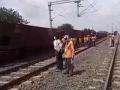 Video: अकोल्याच्या कुरूम येथे मालगाडी रुळावरुन घसरली - Marathi News | Video: A cargo track was crushed at Kurum, Akola-1 | Latest maharashtra Videos at Lokmat.com