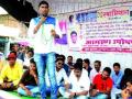 निकृष्ट रस्त्याविरोधात उपोषण सुरू - Marathi News | Fasting against the worst road | Latest maharashtra News at Lokmat.com