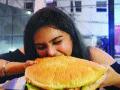 ३ किलोचा बर्गर १५ मिनिटांत केला नाही फस्त - Marathi News | 3 kg of burger is not done in 15 minutes | Latest maharashtra News at Lokmat.com