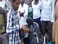 VIDEO : अकोल्यातील रॅन्चोनं बनवली मिस्ड कॉलनं सुरू होणारी बाईक - Marathi News | VIDEO: A bike that starts with the Missed colonel, made in Rancoon in Akola-1 | Latest maharashtra Videos at Lokmat.com