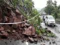 कसारा घाटात दरड कोसळली, वाहतूक ठप्प - Marathi News | The traffic congestion in Kasara Ghat collapsed, traffic jam | Latest maharashtra News at Lokmat.com
