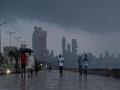 मुंबईत जोरदार पाऊस, लोकल सेवेवर परिणाम - Marathi News | Heavy rains in Mumbai, result in local service | Latest maharashtra News at Lokmat.com