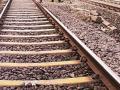 रेल्वेखाली चिरडून एकाचा मृत्यू - Marathi News | One killed after being crushed under a train | Latest akola News at Lokmat.com