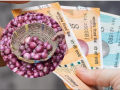 Onion Price : कांद्याने गाठला थेट शंभरीचा उंबरठा! - Marathi News | Onion Price: Onion reached the threshold of 100! | Latest thane News at Lokmat.com