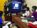 ऑनलाइन शिक्षणाबाबत पालक चिंताग्रत - Marathi News | Parents worried about online education | Latest raigad News at Lokmat.com